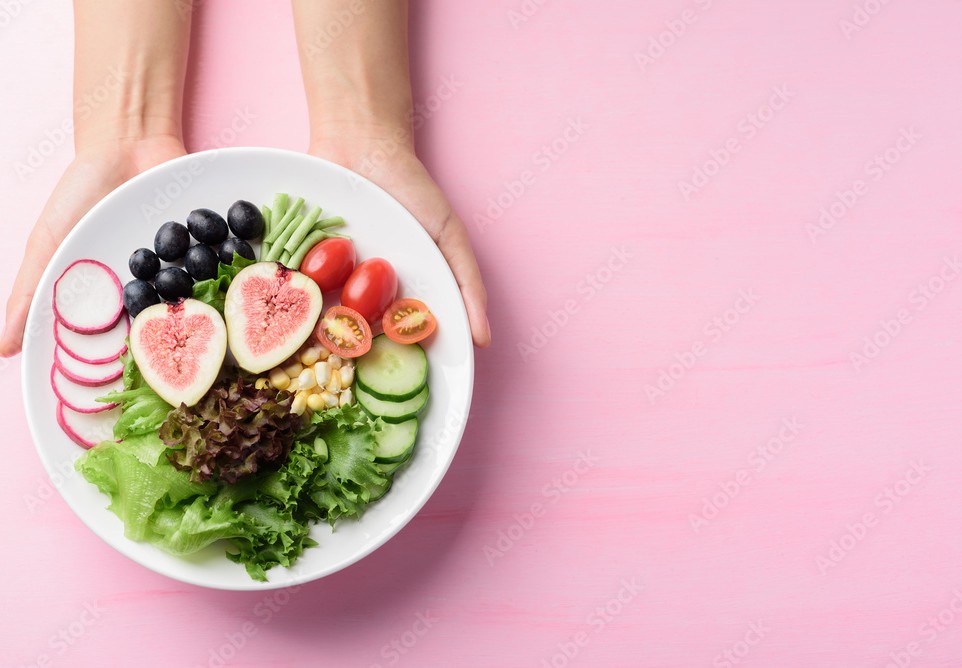 adobestock 363831106 preview assiette colorée et saine, plan alimentaire et conseils santé